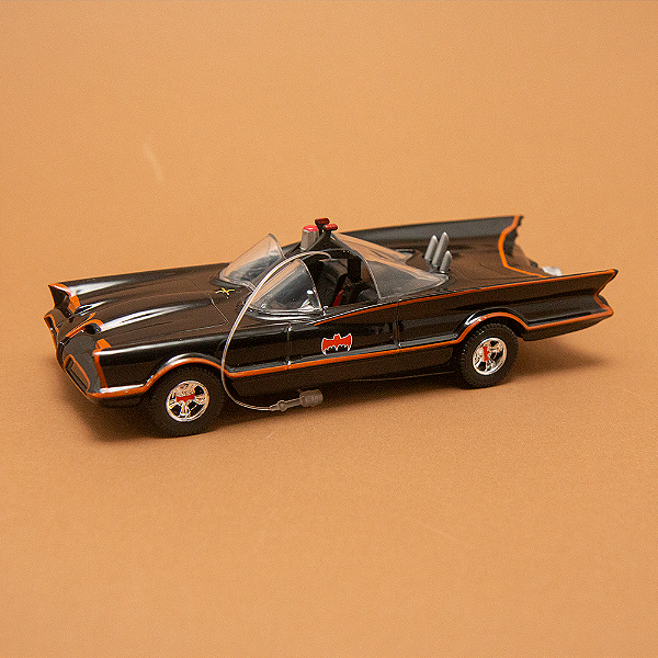 Miniatura Batmóvel Clássico 1:32 – Colecionável dos Fãs do Batman