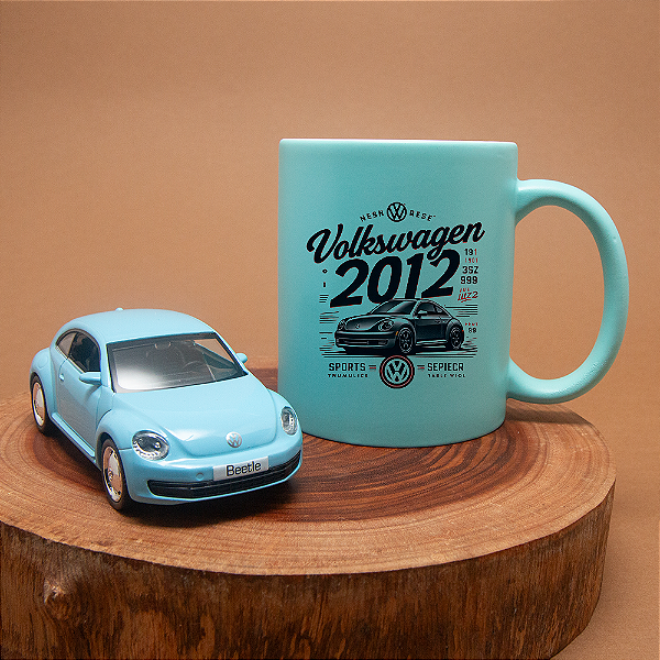 Kit Volkswagen New Beetle 2012 – Caneca + Miniatura 1:32 Colecionável