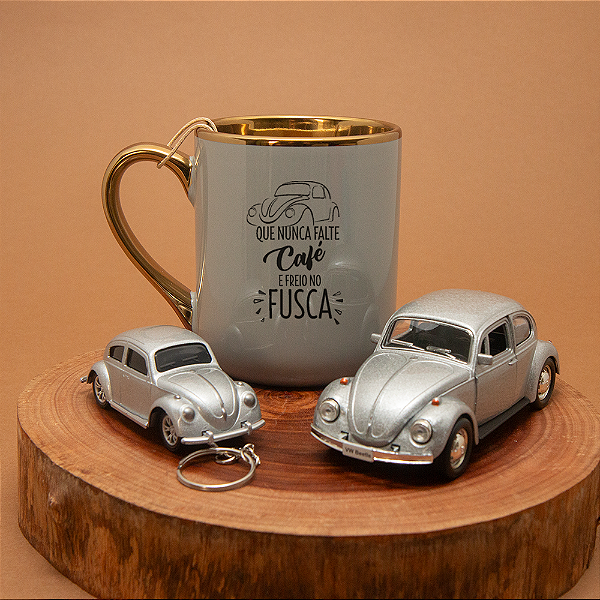 Kit Fusca Premium – Caneca Cerâmica com Detalhes Dourados