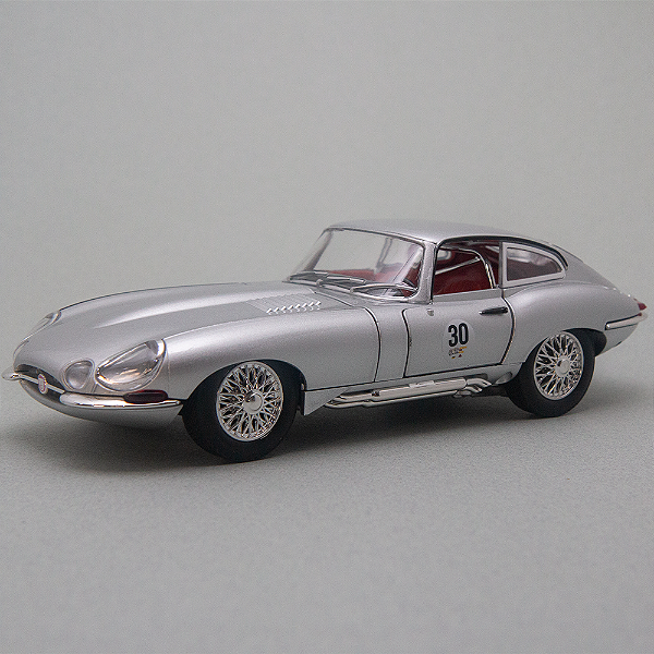 Miniatura Jaguar E-Type 1960s 1:24 – Clássico Inglês