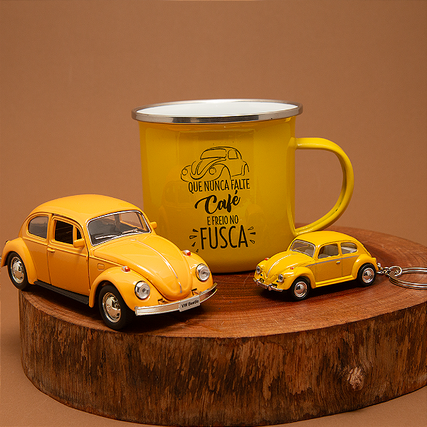 Kit Caneca Esmaltada Amarelo - Chaveiro e Miniatura de Fusca - Que nunca falte café
