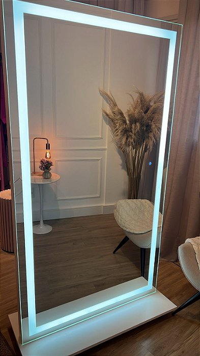 ESPELHO COM ILUMINAÇÃO LED 3 CORES BASE MÓVEL RODINHAS DE GEL 0,90X1,80