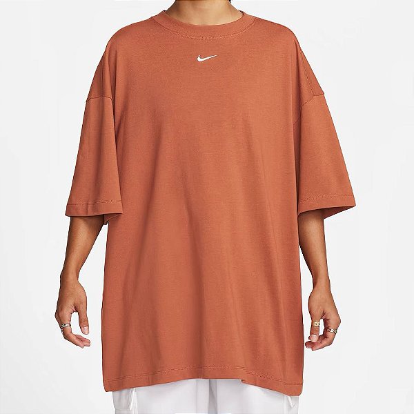 Camiseta Nike Essentials Oversized Laranja