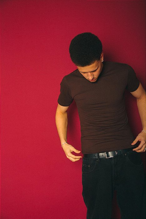 Camiseta M Basic Slim Fit Marrom