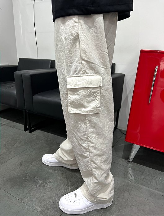 Calça Nike Essentials Woven Cargo Creme