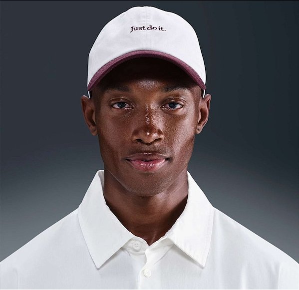 Boné Nike Just Do It Colegge Branco e Vinho