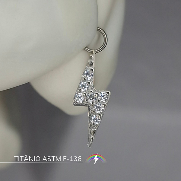 Pingente raio cravejado - Titânio ASTM F-136