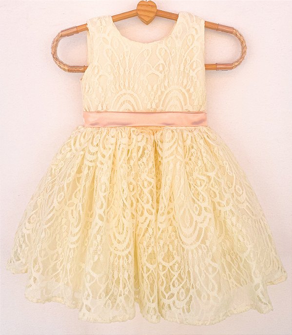 Vestido infantil Clássico em renda creme