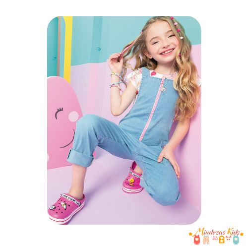 Conjunto de blusa e jardineira em jeans liz Kukiê