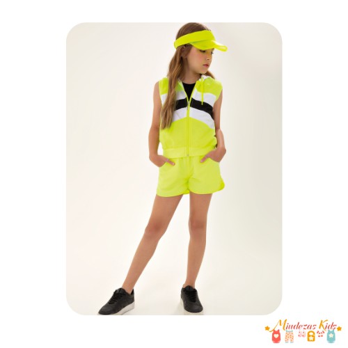 Conjunto de colete bomber e shorts em  nylon Nina Go blk23k