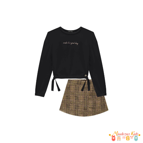 Conjunto de blusão boxy em molevisco e saia tecido xadrez Vic&Vicky