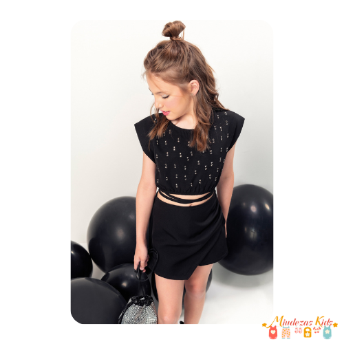 Conjunto de cropped e shorts saia Vic&Vicky