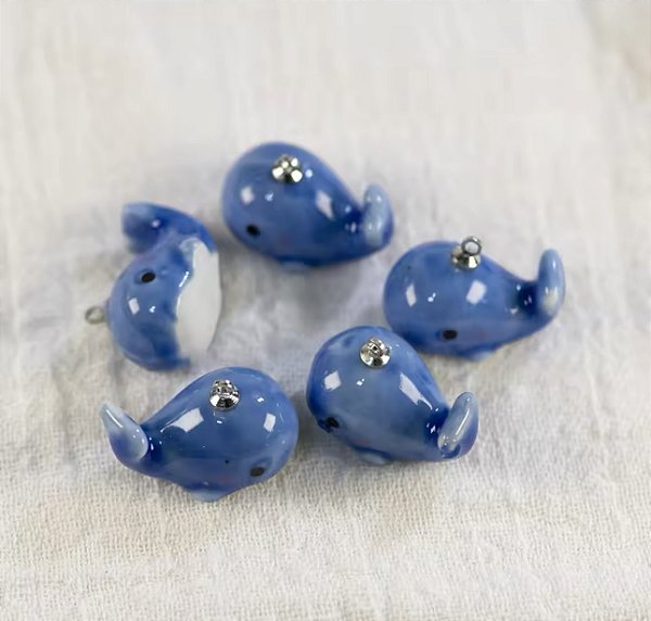 Pingente Baleia Porcelana Azul Escuro