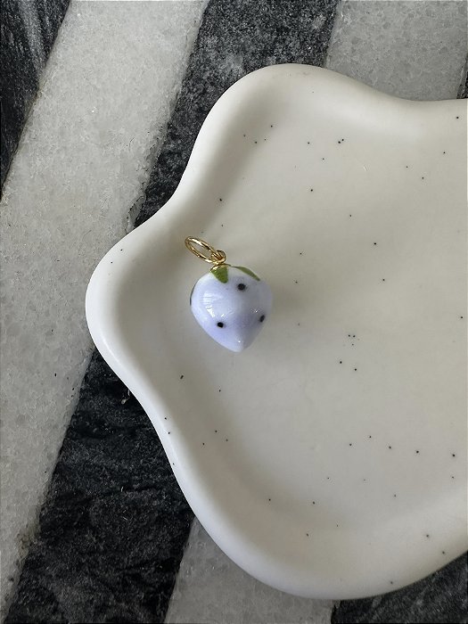 Pingente Porcelana Morango Lilás