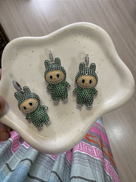 Pingente Monstrinho Prata e Verde