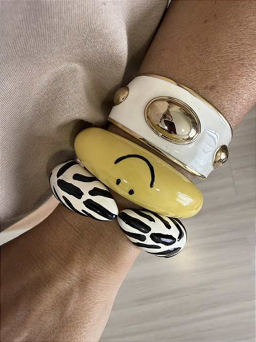 Bracelete Branco Bolas Dourado