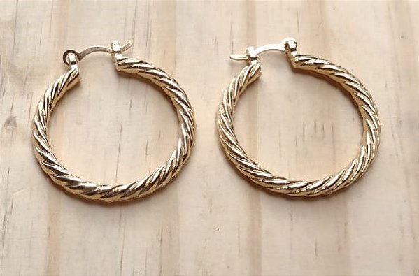 Brinco Argola Retorcida Articulada