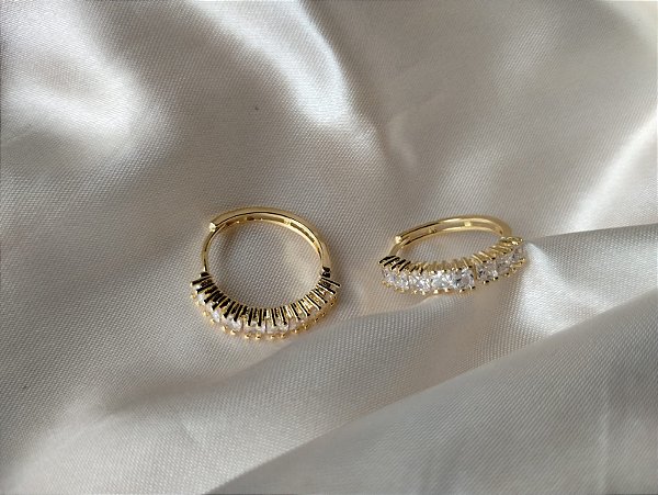 Brinco Argola Cravejado de Zircônias