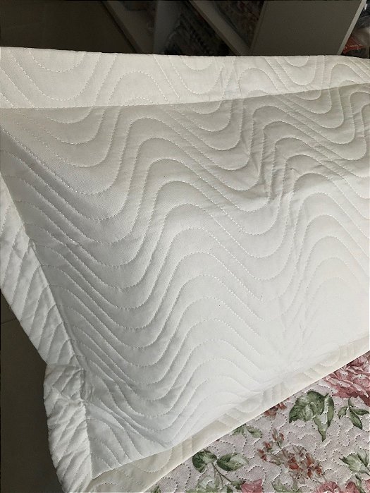 Porta travesseiro corpo xuxão matelassado percal 180 fios - Juma enxovais