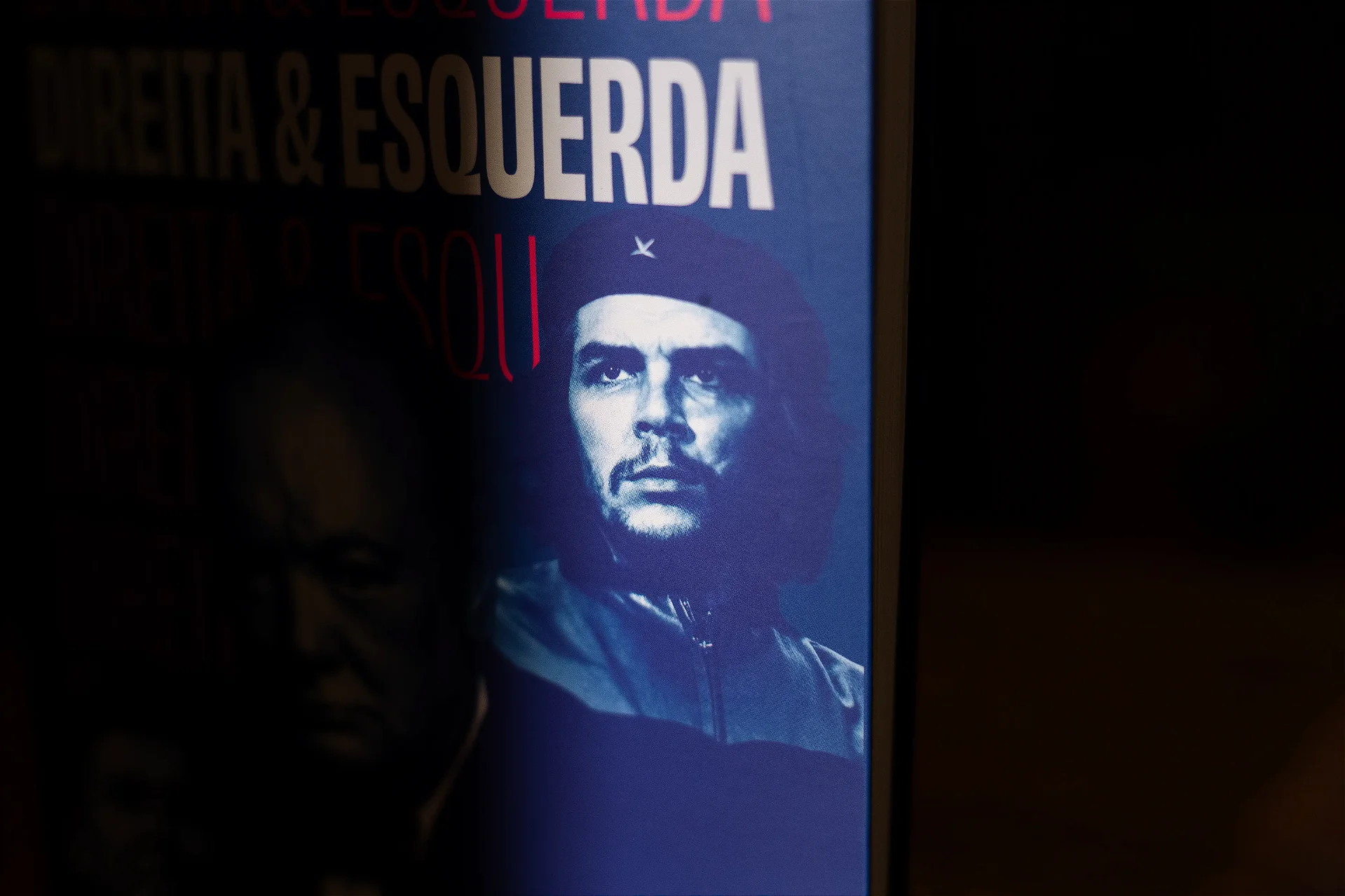 Detalhe da capa de Direita e Esquerda com a imagem de Che Guevara