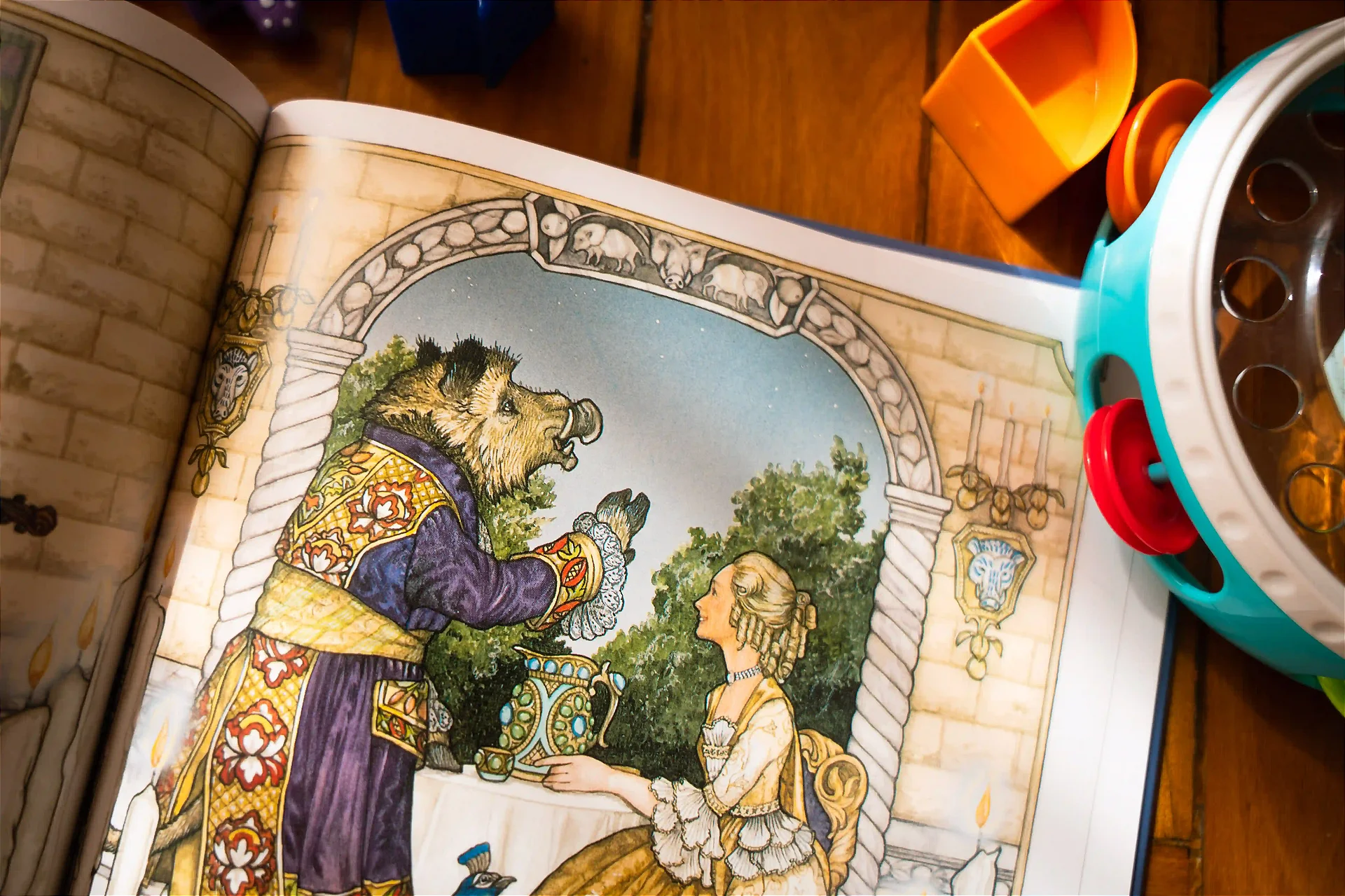 Ilustração interna de A Bela e a Fera — Fera e Bela à mesa