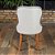 Cadeira Paris em Facto Branco Pérola com Tachas nas Costas Botonê no Encosto - Imagem 3