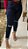 Calça Feminina Jeans Skinny Preta Cós Alto Com Det 3 Pespontos Com Bainha - Imagem 5