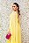 VESTIDO LONGO AMARELO PLISSADO COM RECORTE LATERAL E CAPA - Imagem 2
