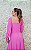 VESTIDO FLECHE DOR CREPE DE SEDA ROSA CHICLETE OMBRO A OMBRO DECOTE LATERAL E DETALHES BORDADOS - Imagem 3
