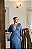 VESTIDO NY AZUL SERENITY COSTA NUA DECOTE EM V E DETALHE DA CAPA TODO BORDADO - Imagem 4