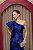 VESTIDO AZUL ROYAL ACETINADO OMBRO UNICO BABADO CORPO DRAPEADO COM FENDA - Imagem 3
