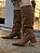 Bota Caramelo Em Suede Cano Alto Salto Baixo Elisa - Imagem 1