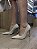 Scarpin Off White Em Couro Com Salto Cromado Gisele - Imagem 1