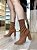 Bota Salto Bloco Bico Fino Suede Caramelo Adri - Imagem 1