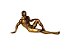Escultura Artística Homem Deitado Dourada em Resina - Imagem 1