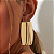 BRINCO GRANDE LISO RETANGULAR CURVO DOURADO - Imagem 1