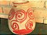 Antigo pote baiano em terra cota com detalhes em pintura em vermelho, mede 30x33 cm de altura - Imagem 3