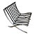 Linda cadeira Barcelona, estrutura metálica polida e almofadas acento e encosto em couro ecológico preto, ótimo estado, mede 80x80x80 cm altura - Imagem 2