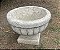 Lindo vaso em pedra apicada com detalhes de gomos, base em peddra , mede 85x60 cm altura - Imagem 2