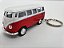 Chaveiro Kombi 1962 em Metal com Pneus de Borracha - 8cm - Vermelho e Branco - Imagem 1