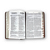 Bíblia Bilíngue Bilingual Bible NAA Inglês Português Capa Luxo Marrom Índice - Imagem 6