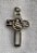 Cruz - Crucifixo - Pingente de ferro - 25 x 15mm -  Dourada, Prateada e Ouro Velho - Embalagem com 3 unidades da mesma cor - Imagem 3