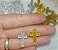 Cruz ou Crucifixo  em Acrílico com Purpurina - Cores: Prata ou Dourado - Tamanho: 13mmx21 (2.1cm altura x 1.3 cm largura)  - Embalagem com 5 unidades da mesma cor - Imagem 1