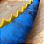 Cauda Dinossauro Azul Escuro Estampada Detalhe Amarelo - Fantasia Infantil - Imagem 4