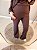 Calça flare no molet de viscose c bolsos marrom - Imagem 2