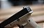 PISTOLA DE AIRSOFT ARMY ARMAMENT MODELO GLOCK R17 TAN GREEN GÁS - Imagem 2