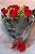 Buque 12 Rosas vermelhas embaladas sofisticadamente - Imagem 3