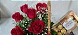 Cesta com 6 Rosas Vermelhas e Ferrero Rocher 8 Unidades - Imagem 5