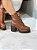 Bota Feminina Bruna Plataforma Caramelo destroyed - Imagem 6