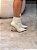 Bota Feminina Samanta Off-white com Salto dourado - Imagem 2